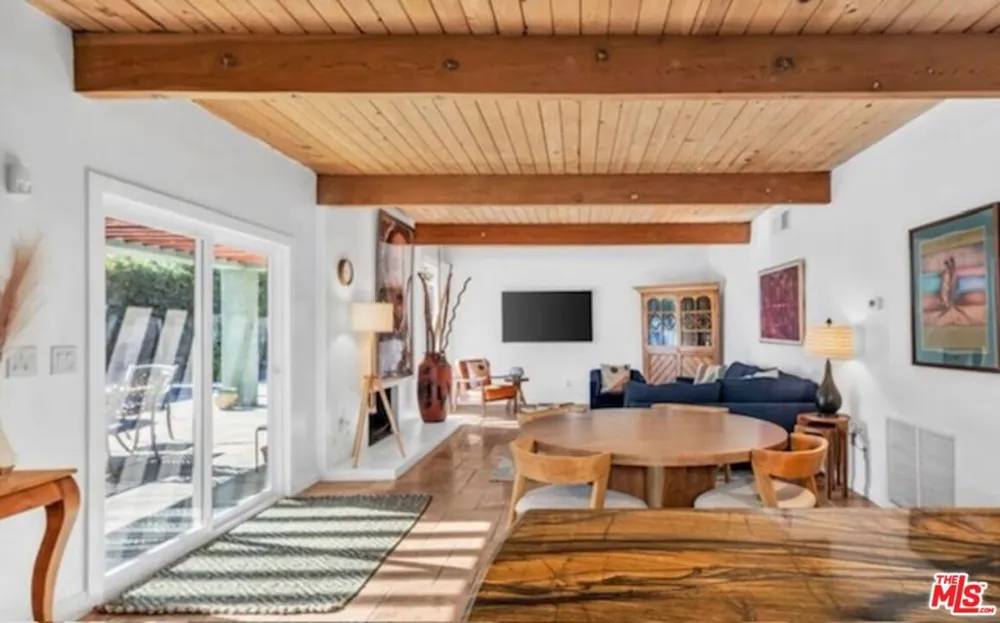 817 Via Monte Vista Palm Springs, CA 92262