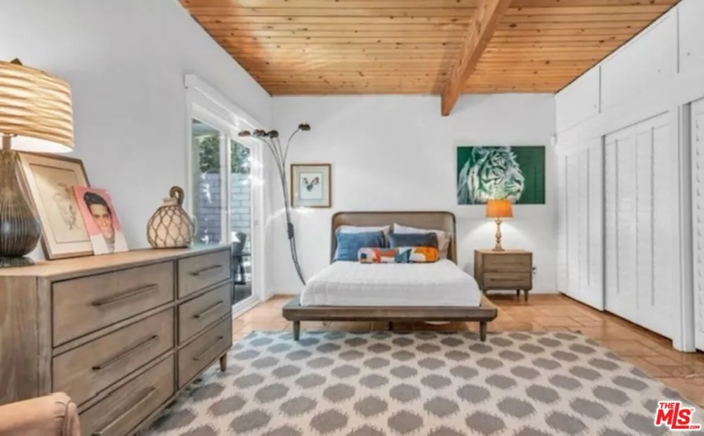 817 Via Monte Vista Palm Springs, CA 92262