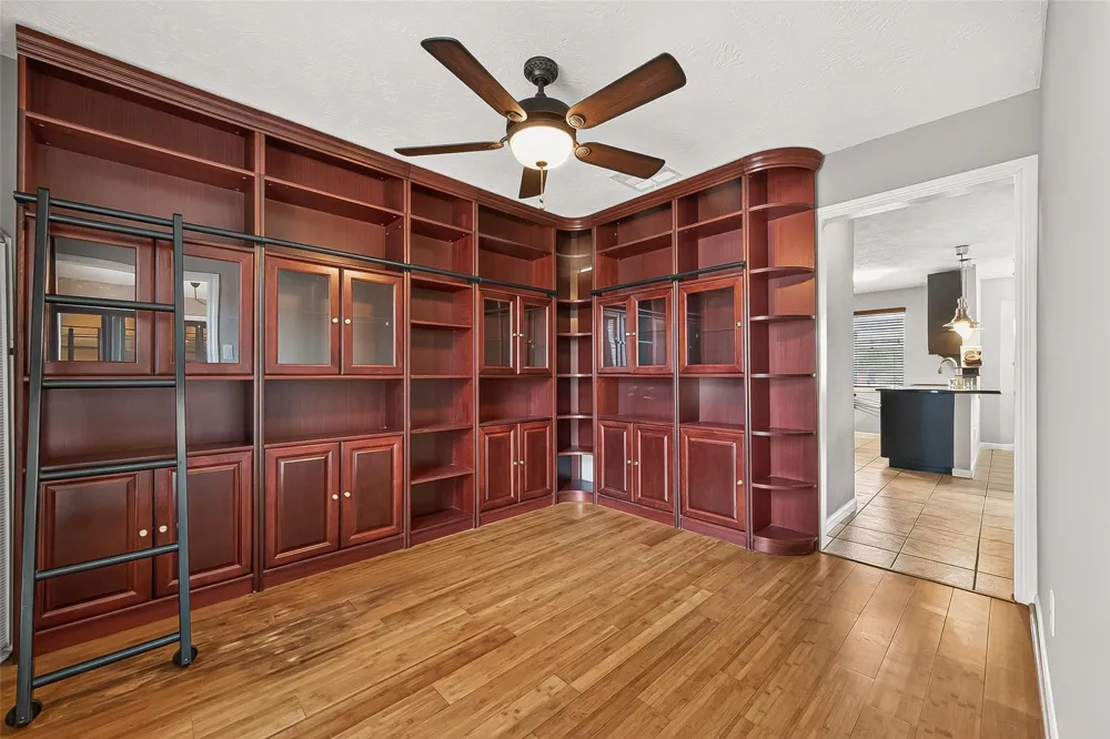11730 Dorrance Lane Meadows Place, TX 77477