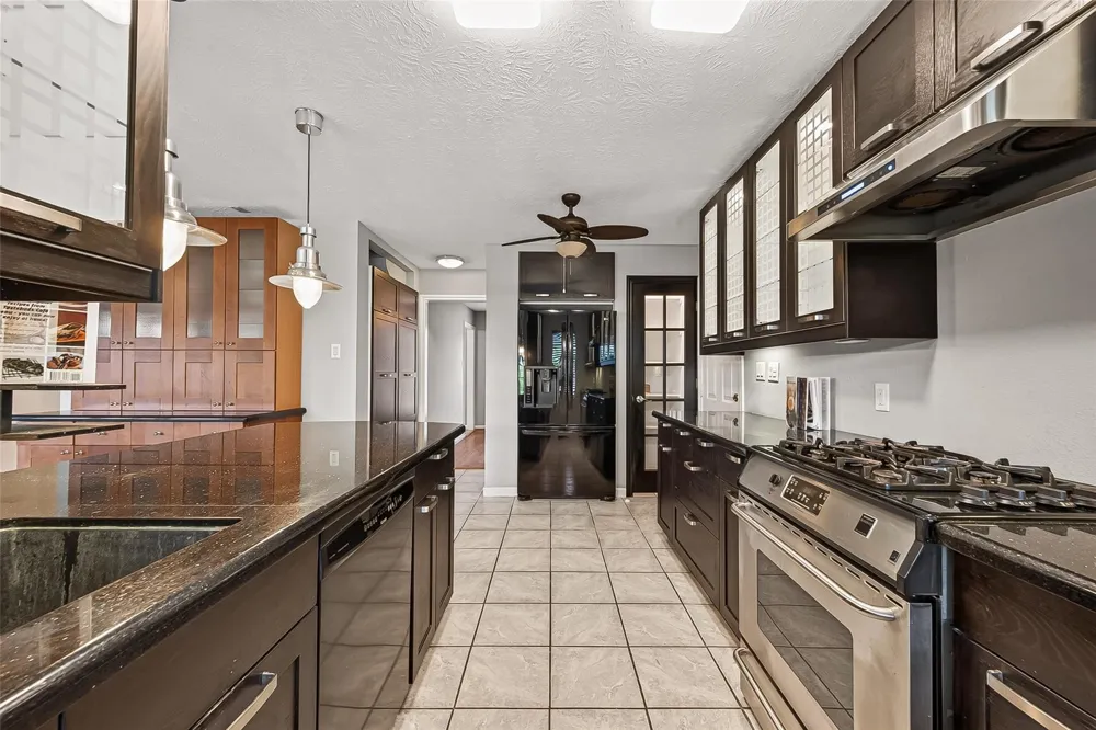 11730 Dorrance Lane Meadows Place, TX 77477