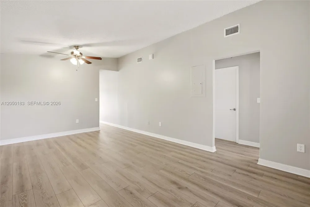 2555 W 65th St Hialeah, FL 33016