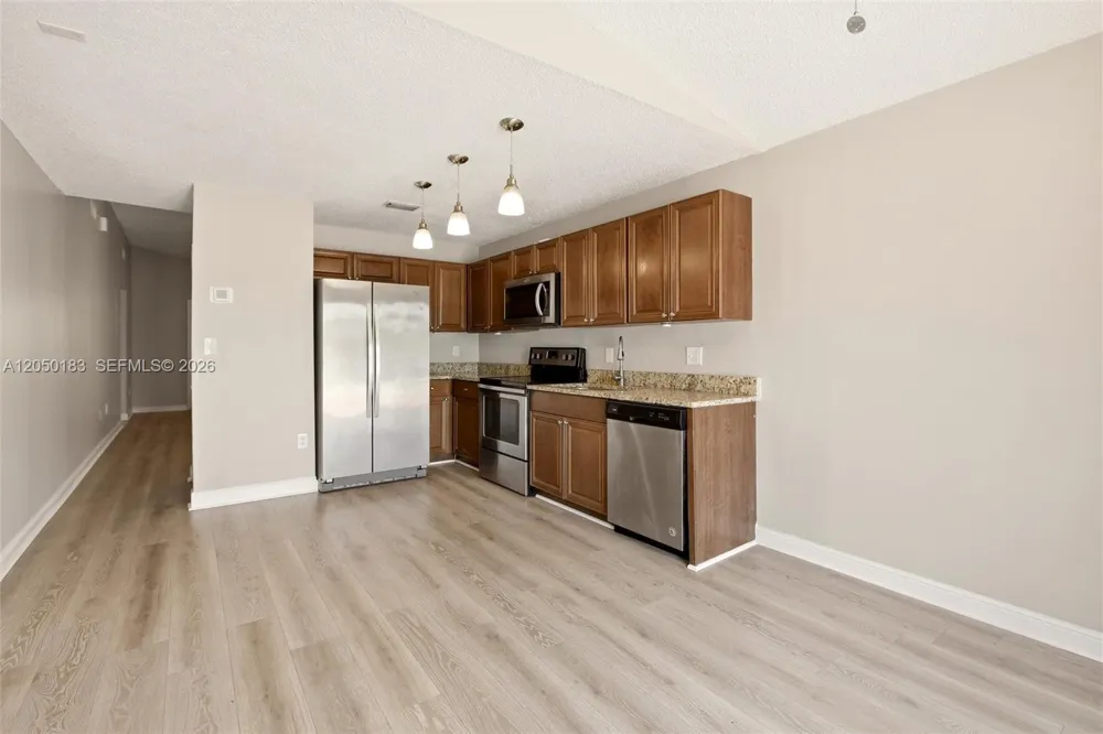 2555 W 65th St Hialeah, FL 33016