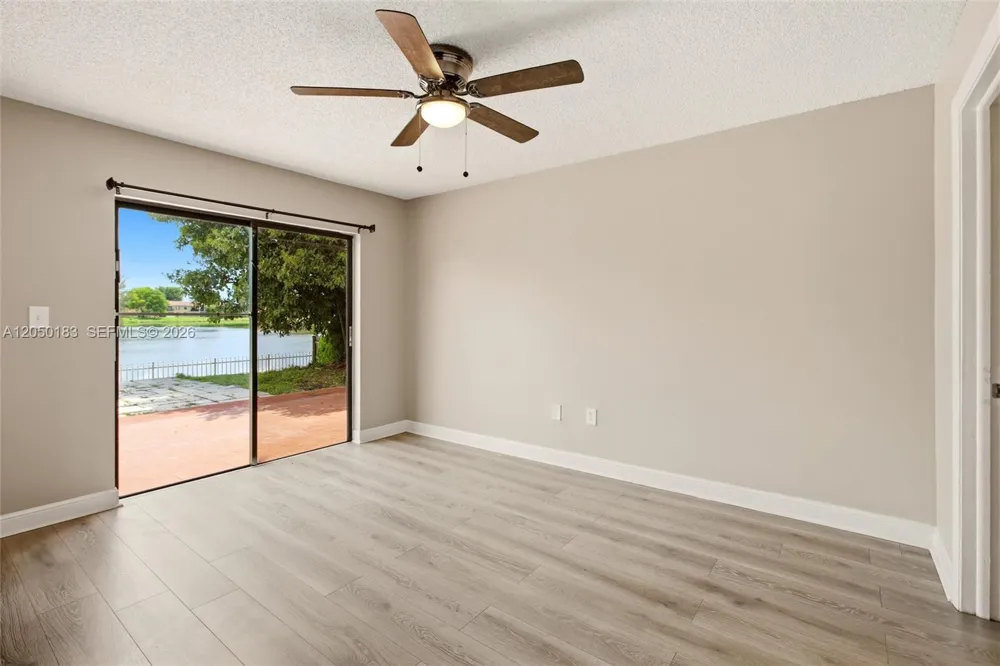 2555 W 65th St Hialeah, FL 33016