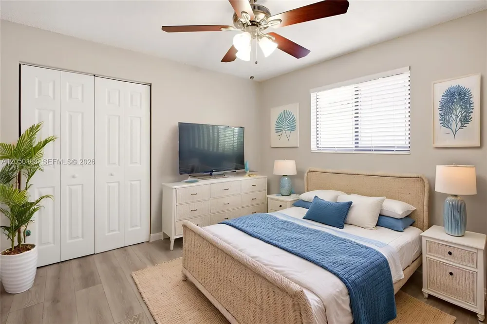 2555 W 65th St Hialeah, FL 33016