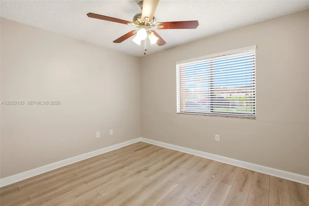 2555 W 65th St Hialeah, FL 33016