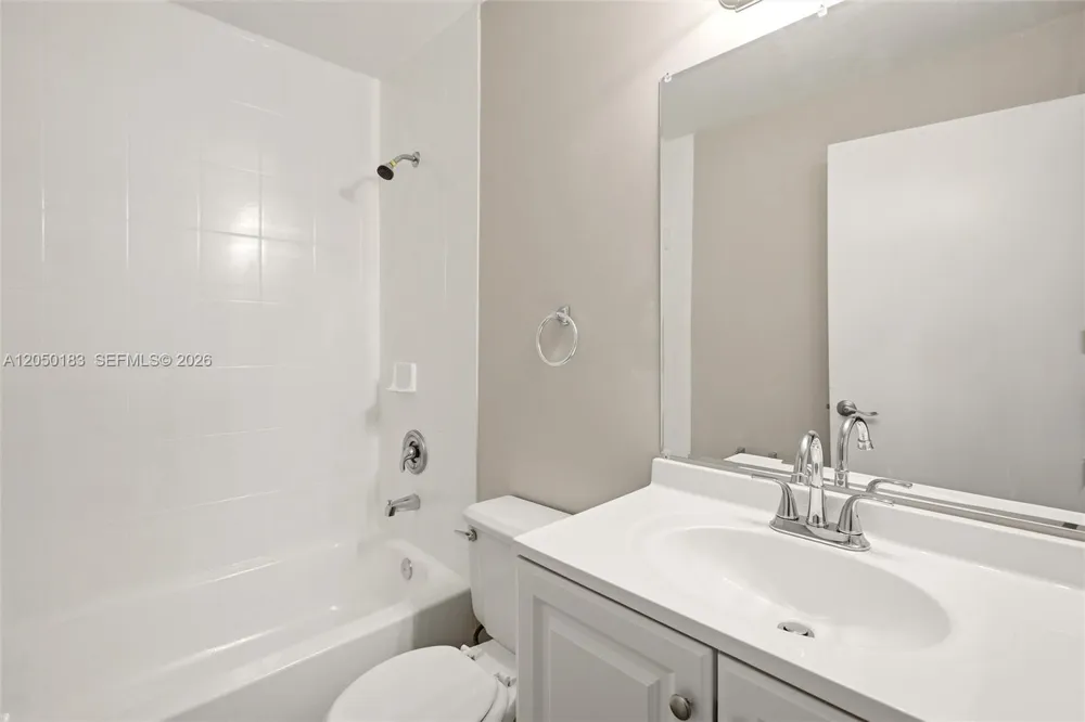2555 W 65th St Hialeah, FL 33016