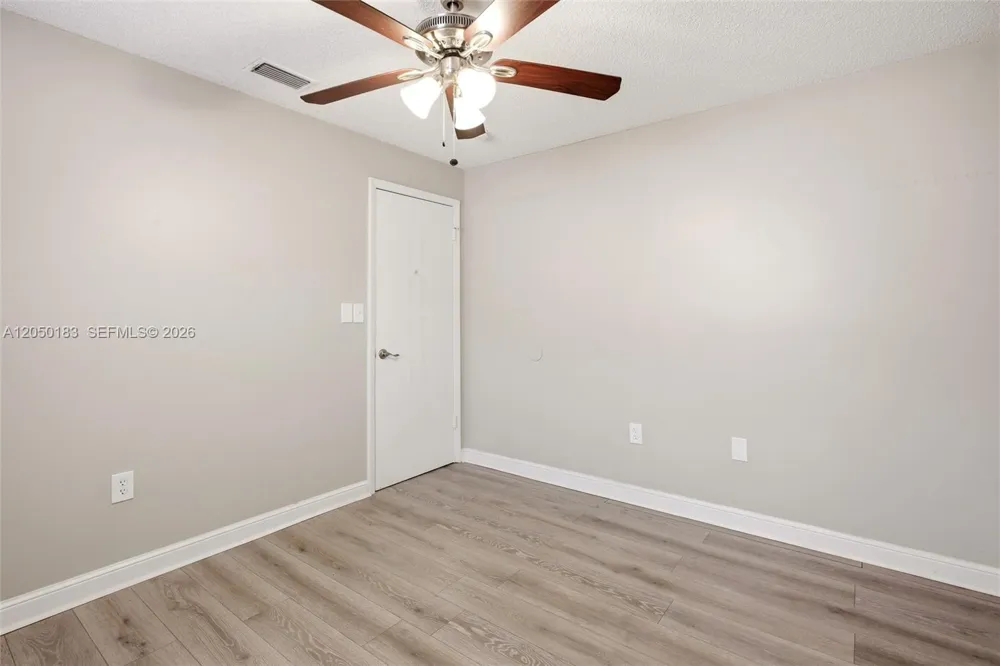 2555 W 65th St Hialeah, FL 33016