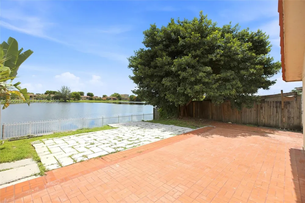 2555 W 65th St Hialeah, FL 33016