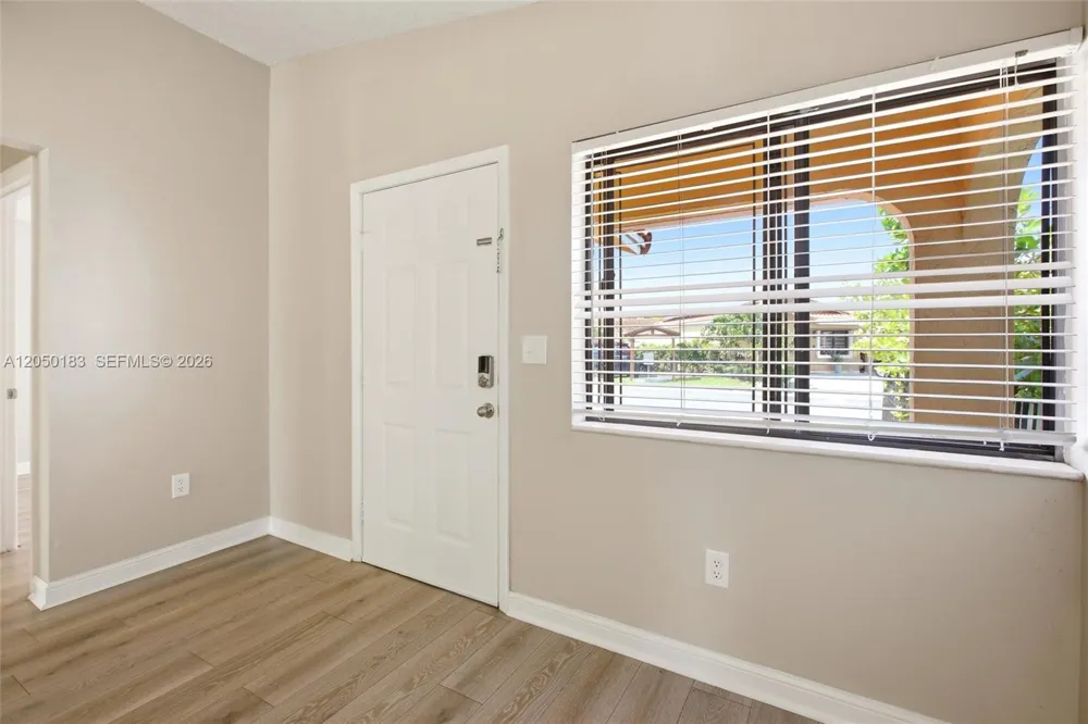 2555 W 65th St Hialeah, FL 33016