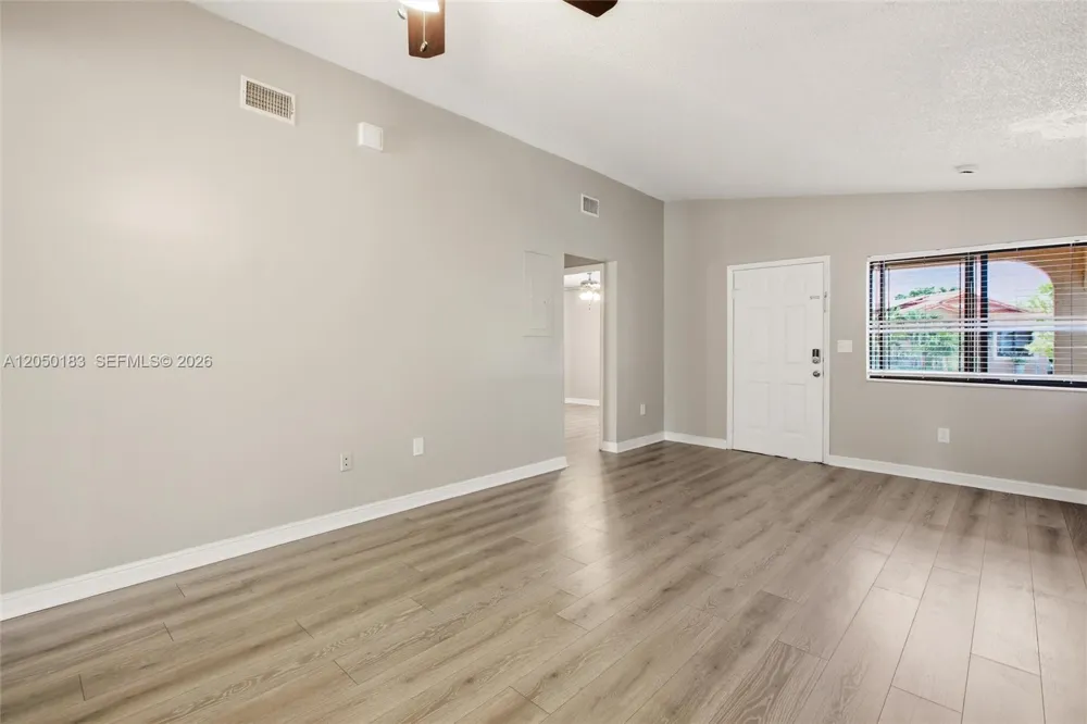 2555 W 65th St Hialeah, FL 33016