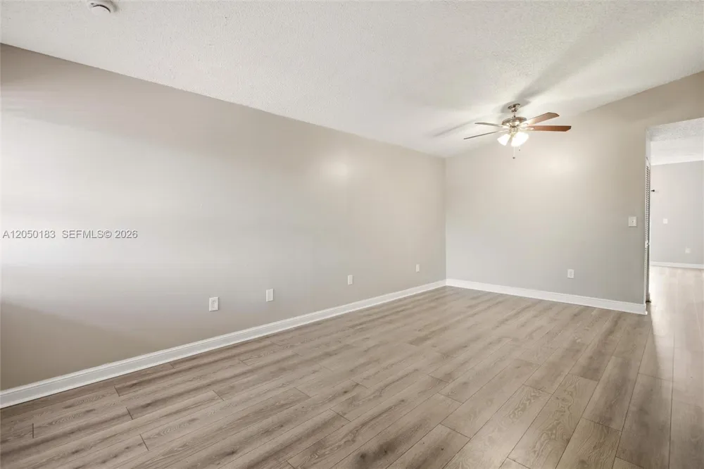 2555 W 65th St Hialeah, FL 33016