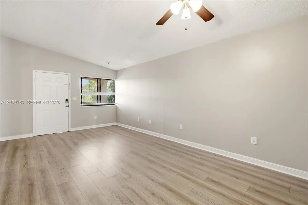 2555 W 65th St Hialeah, FL 33016