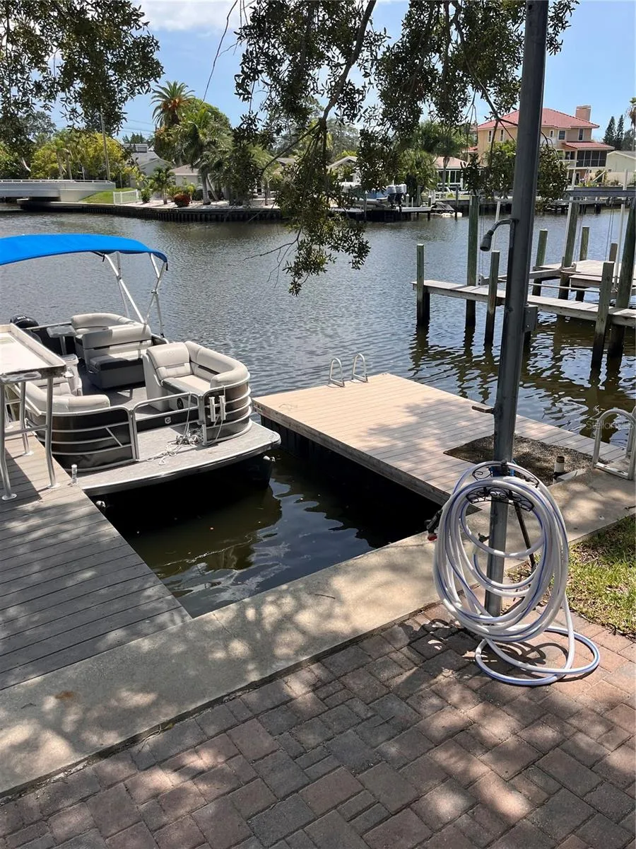 378 WESTWINDS DRIVE Palm Harbor, FL 34683