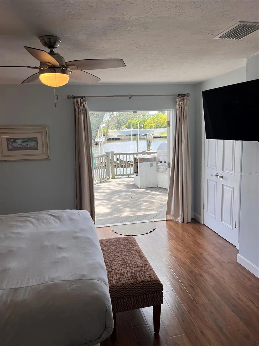 378 WESTWINDS DRIVE Palm Harbor, FL 34683