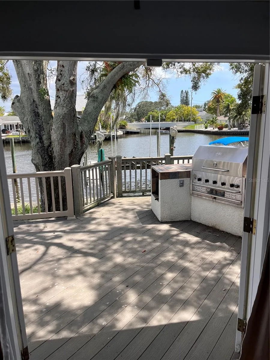 378 WESTWINDS DRIVE Palm Harbor, FL 34683