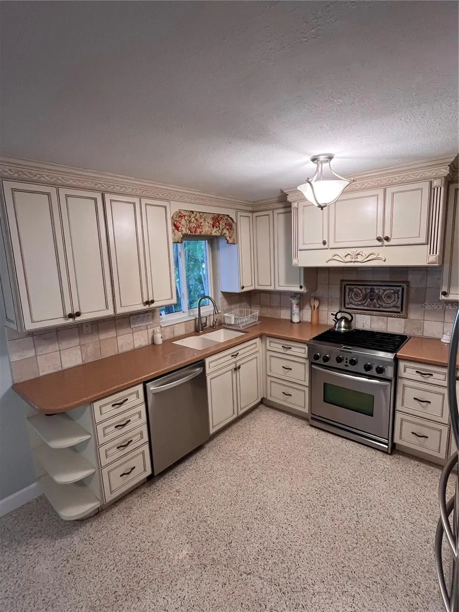 378 WESTWINDS DRIVE Palm Harbor, FL 34683
