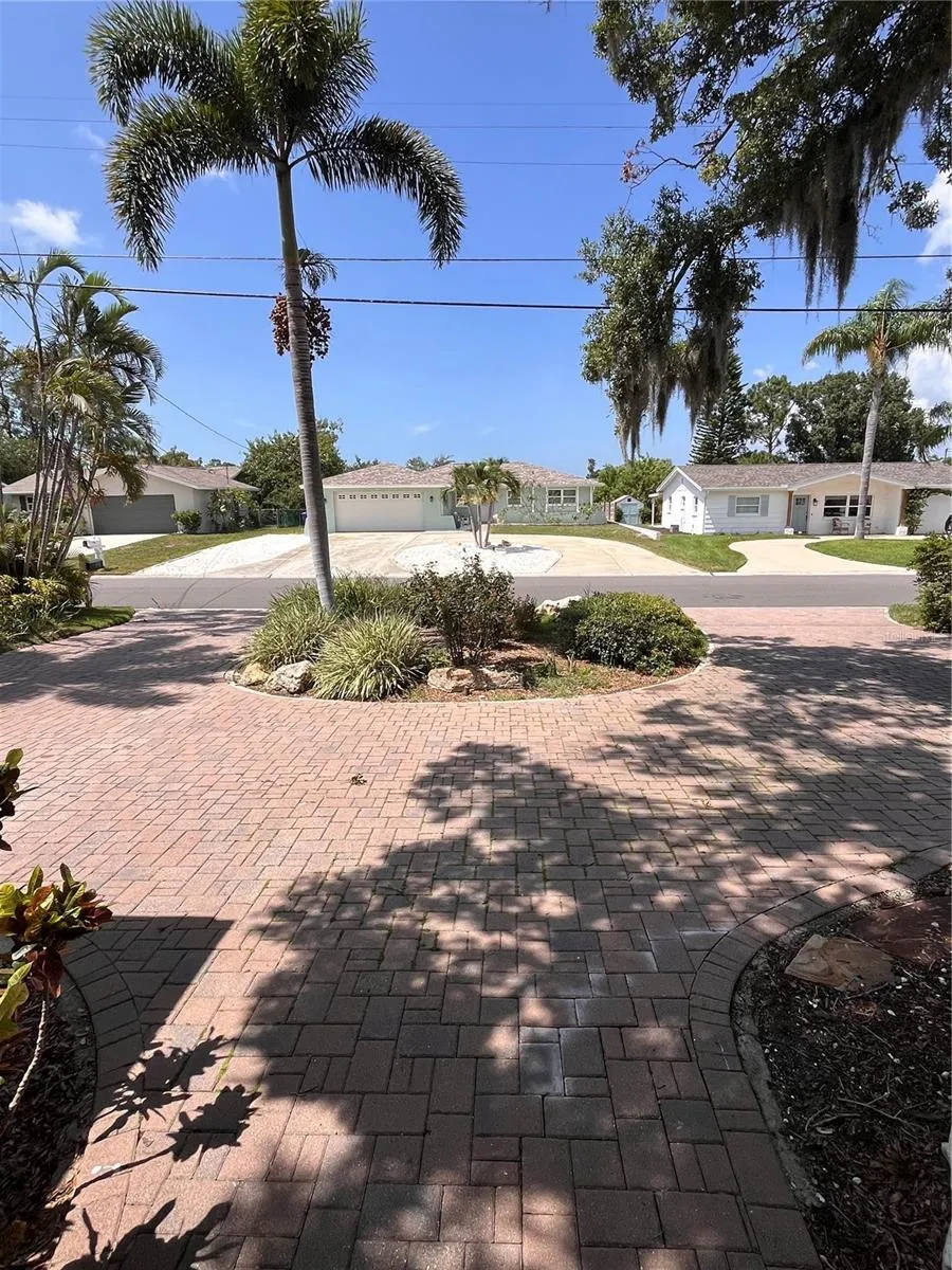 378 WESTWINDS DRIVE Palm Harbor, FL 34683