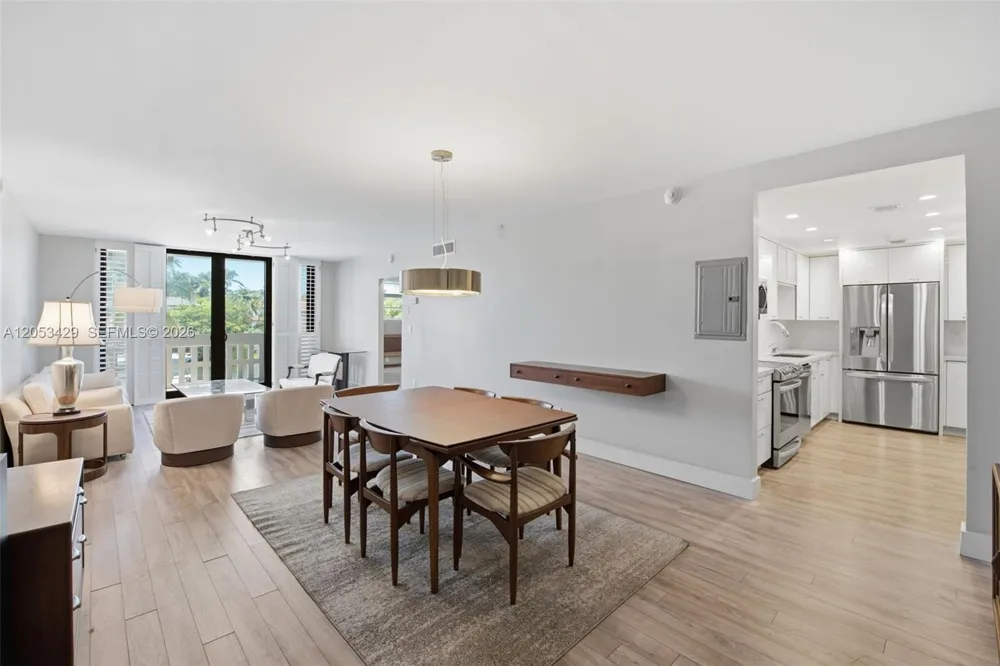 90 Edgewater Dr #225 Coral Gables, FL 33133