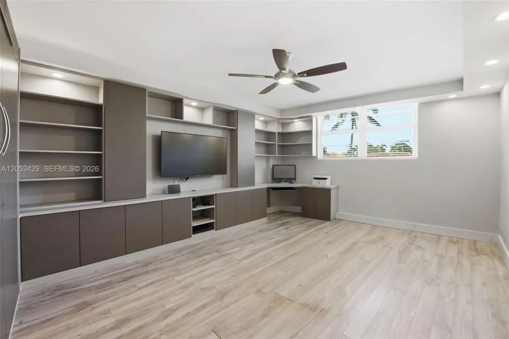 90 Edgewater Dr #225 Coral Gables, FL 33133