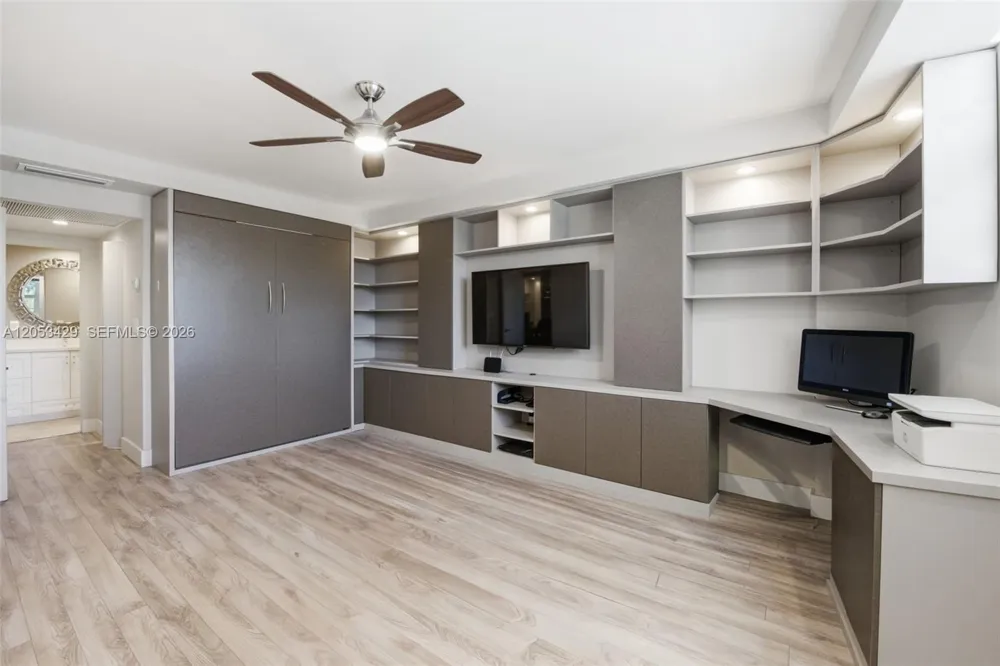 90 Edgewater Dr #225 Coral Gables, FL 33133