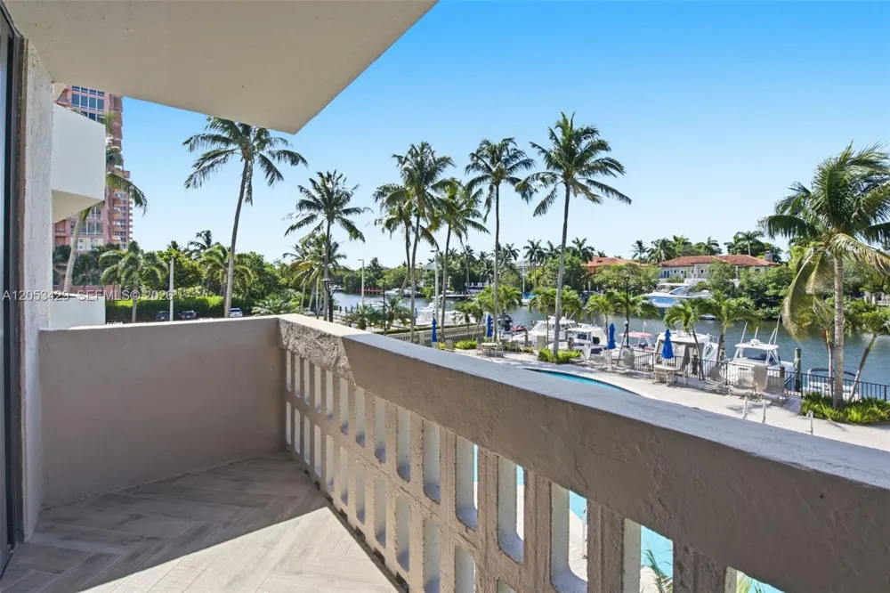 90 Edgewater Dr #225 Coral Gables, FL 33133
