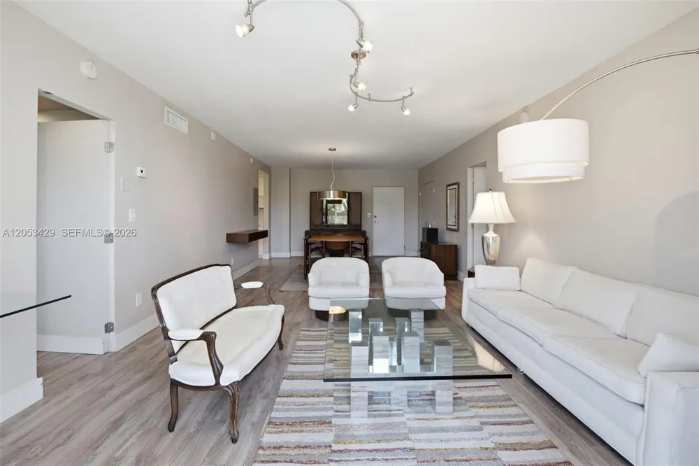 90 Edgewater Dr #225 Coral Gables, FL 33133