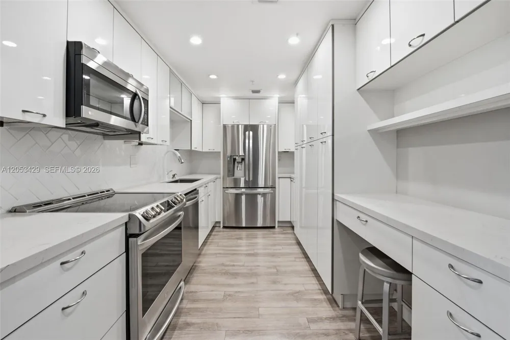 90 Edgewater Dr #225 Coral Gables, FL 33133