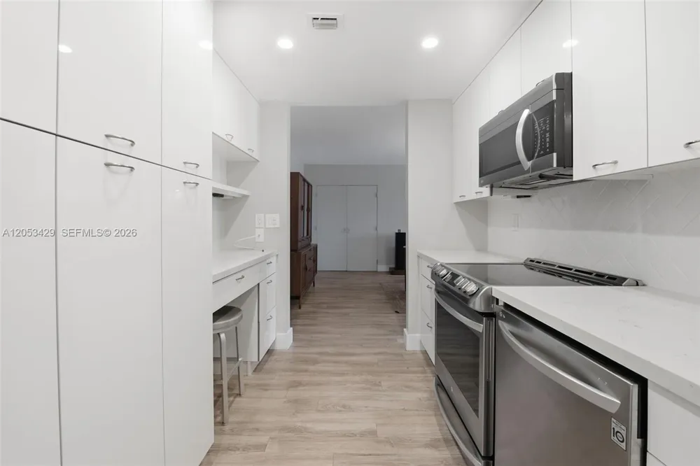 90 Edgewater Dr #225 Coral Gables, FL 33133
