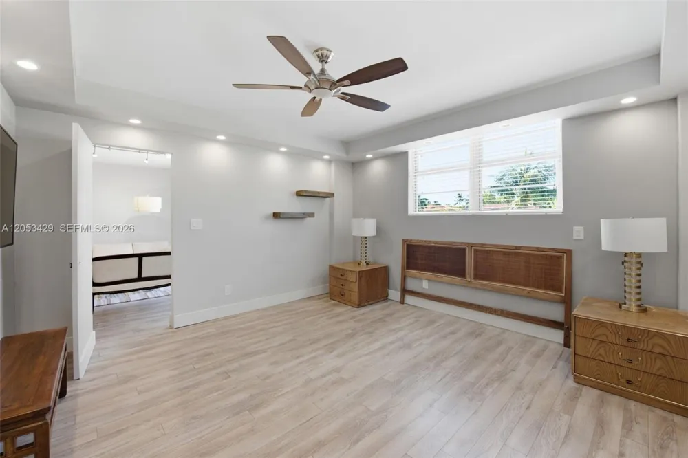 90 Edgewater Dr #225 Coral Gables, FL 33133