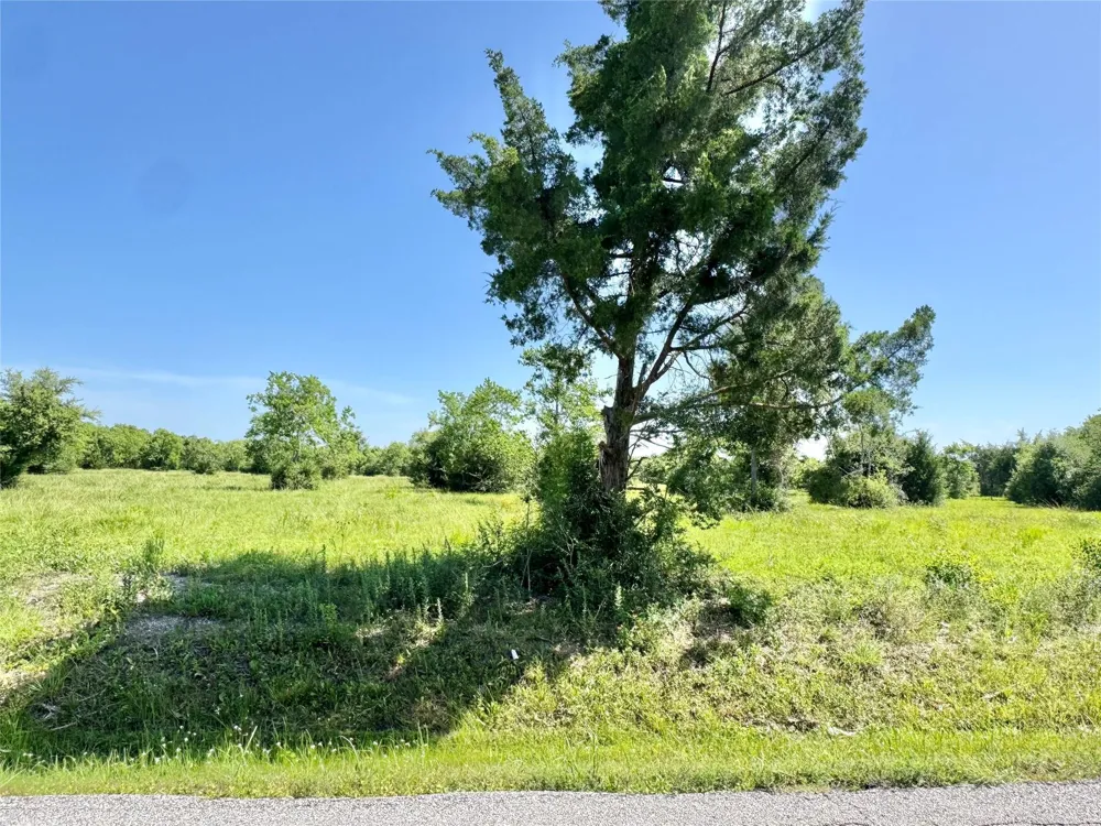 11951 7th St Santa Fe, TX 77510