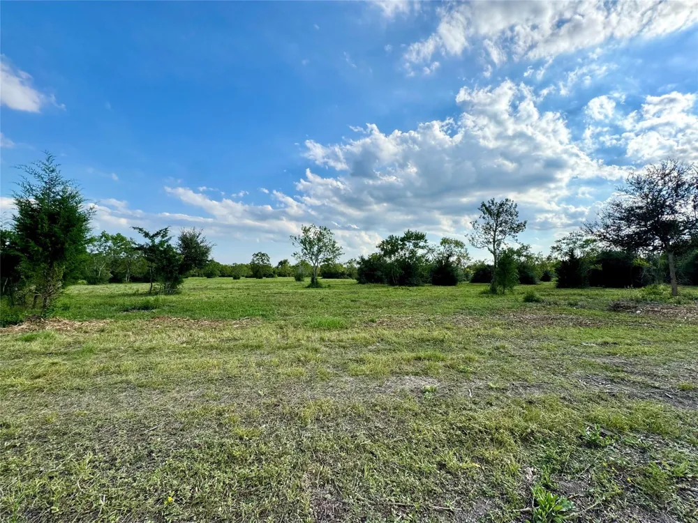 11951 7th St Santa Fe, TX 77510