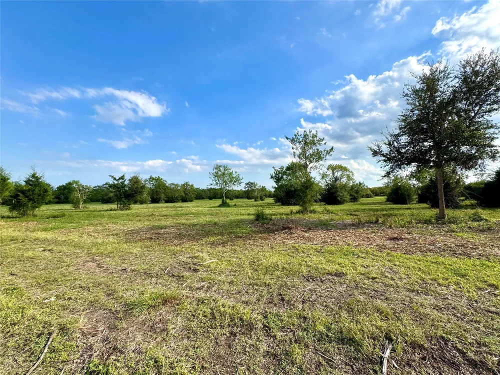 11951 7th St Santa Fe, TX 77510