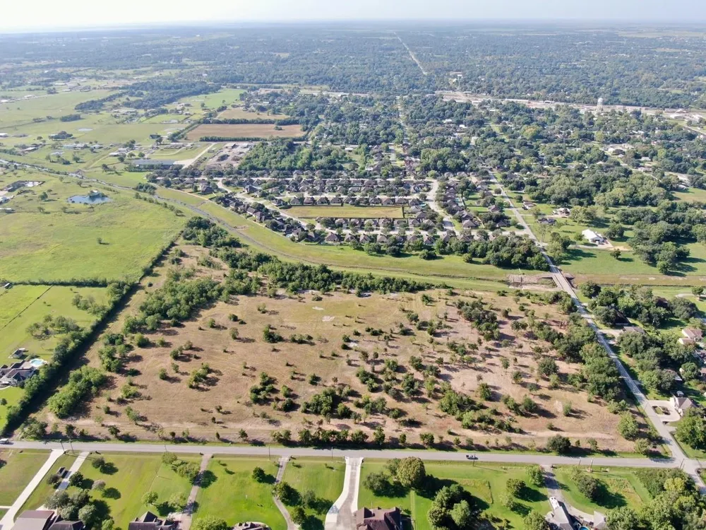 11951 7th St Santa Fe, TX 77510