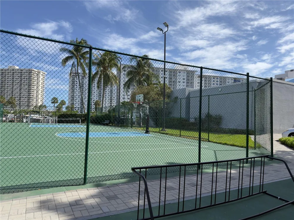 329 Poinciana Dr #909 Sunny Isles Beach, FL 33160