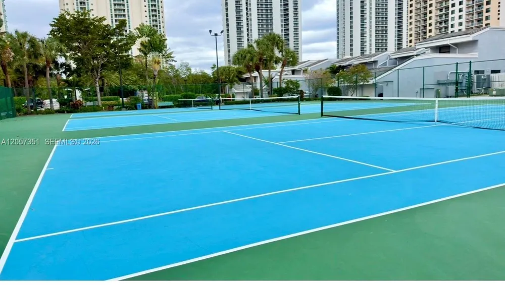 329 Poinciana Dr #909 Sunny Isles Beach, FL 33160