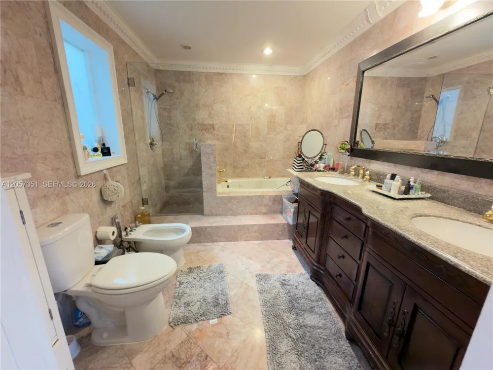 329 Poinciana Dr #909 Sunny Isles Beach, FL 33160