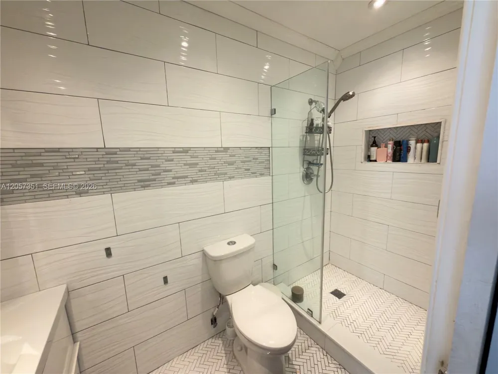 329 Poinciana Dr #909 Sunny Isles Beach, FL 33160