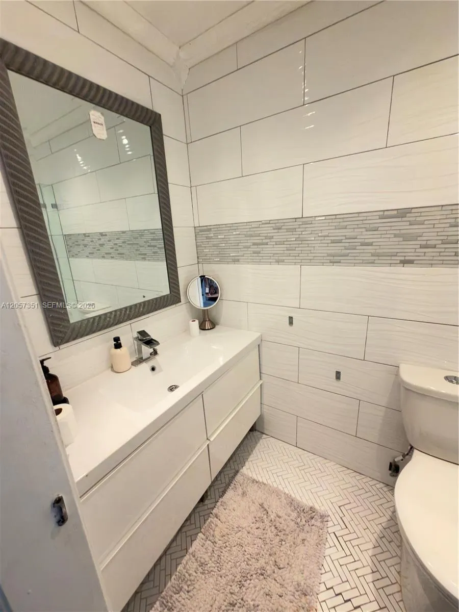 329 Poinciana Dr #909 Sunny Isles Beach, FL 33160