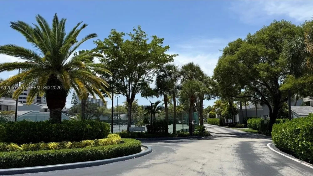 329 Poinciana Dr #909 Sunny Isles Beach, FL 33160