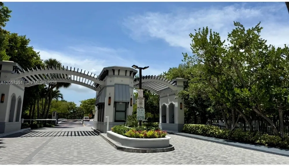 329 Poinciana Dr #909 Sunny Isles Beach, FL 33160