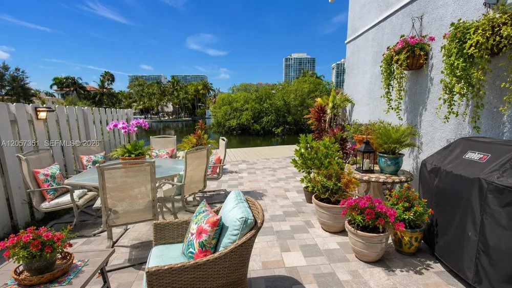 329 Poinciana Dr #909 Sunny Isles Beach, FL 33160