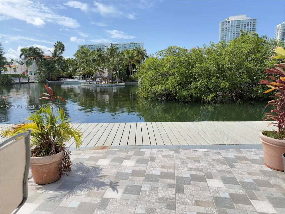 329 Poinciana Dr #909 Sunny Isles Beach, FL 33160