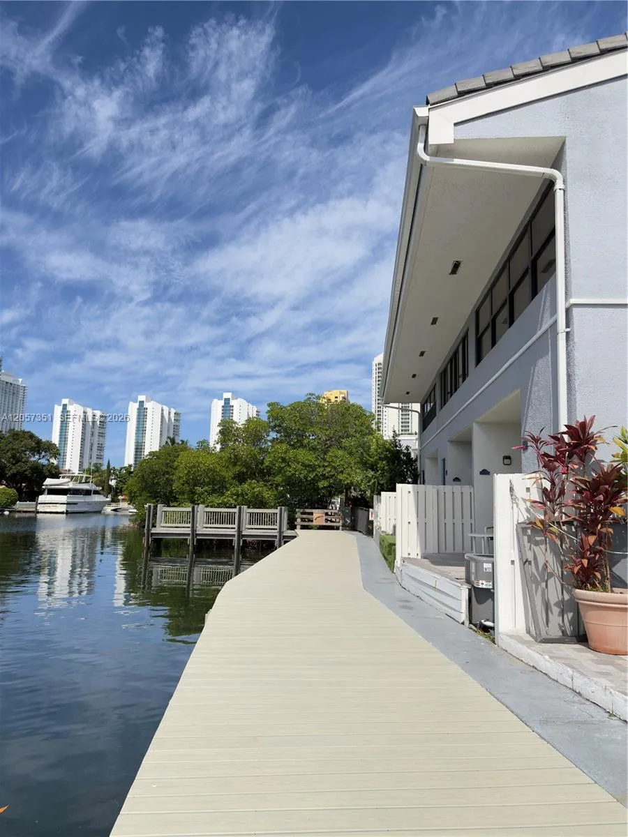 329 Poinciana Dr #909 Sunny Isles Beach, FL 33160