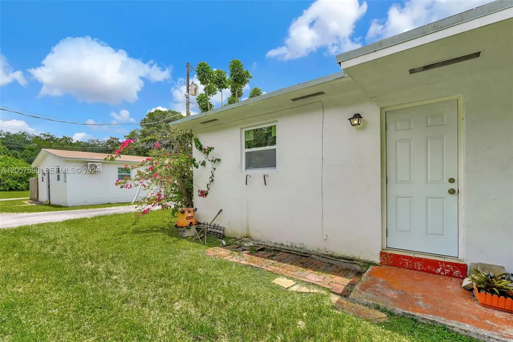 577 NW 90th St #6 El Portal, FL 33150