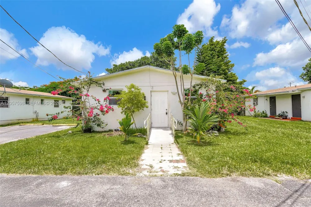 577 NW 90th St #6 El Portal, FL 33150