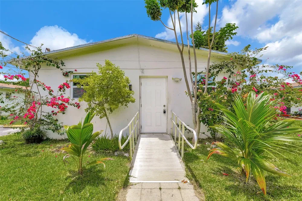 577 NW 90th St #6 El Portal, FL 33150