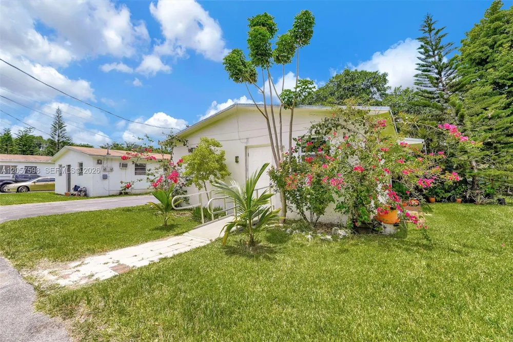 577 NW 90th St #6 El Portal, FL 33150