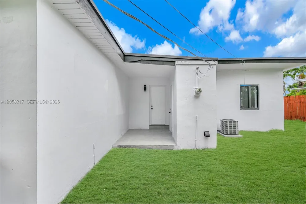 580 NW 116th Ter Miami, FL 33168