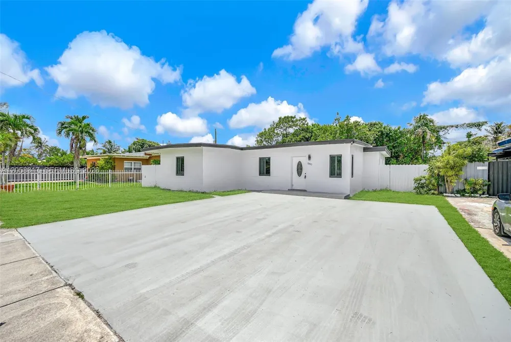 580 NW 116th Ter Miami, FL 33168