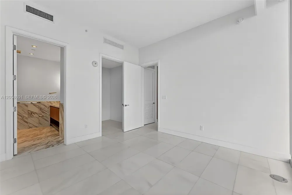 175 SE 25th Rd #604 Miami, FL 33129